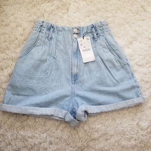 NWT Zara high waisted pleated paper bag denim cuffed hem shorts Size 6